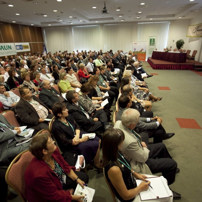 XX. Nemzeti Konferencia: Plenáris és csoportos fotók