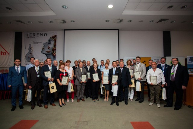 Szakmaiság, elismerések és jó hangulat az ISO 9000 FÓRUM Egyesület XXV. Nemzeti Minőségügyi Konferenciáján Szakmaiság, elismerések és jó hangulat az ISO 9000 FÓRUM Egyesület XXV. Nemzeti Minőségügyi Konferenciáján